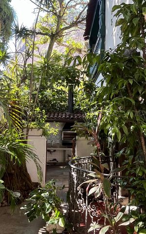 Casa à venda com 266m², 4 quartos e 2 vagas
