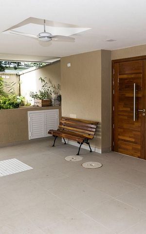Apartamento à venda com 200m², 4 quartos e 3 vagas Apartamento à venda com 200m², 4 quartos e 3 vagasÁrea comum