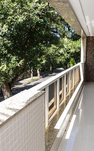 Apartamento à venda com 200m², 4 quartos e 3 vagas Apartamento à venda com 200m², 4 quartos e 3 vagasVaranda