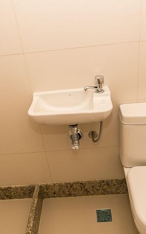 Apartamento à venda com 200m², 4 quartos e 3 vagas Apartamento à venda com 200m², 4 quartos e 3 vagasBanheiro de serviço
