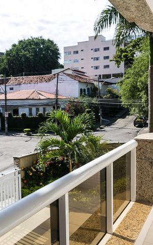 Apartamento à venda com 200m², 4 quartos e 3 vagas Apartamento à venda com 200m², 4 quartos e 3 vagasVaranda