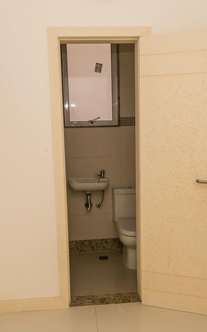 Apartamento à venda com 200m², 4 quartos e 3 vagas Apartamento à venda com 200m², 4 quartos e 3 vagasQuarto de Serviço