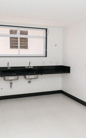 Apartamento à venda com 200m², 4 quartos e 3 vagas Apartamento à venda com 200m², 4 quartos e 3 vagasCozinha