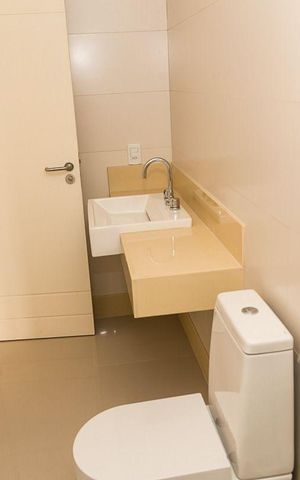 Apartamento à venda com 200m², 4 quartos e 3 vagas Apartamento à venda com 200m², 4 quartos e 3 vagasBanheiro da Suíte 1
