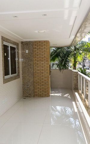 Apartamento à venda com 200m², 4 quartos e 3 vagas Apartamento à venda com 200m², 4 quartos e 3 vagasVaranda