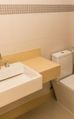 Apartamento à venda com 200m², 4 quartos e 3 vagas Apartamento à venda com 200m², 4 quartos e 3 vagasBanheiro da Suíte 1