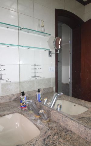 Casa à venda com 207m², 2 quartos e 3 vagasQuarto 1 - Banheiro