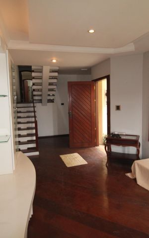 Casa à venda com 207m², 2 quartos e 3 vagasSala