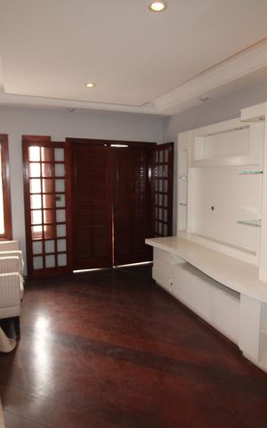 Casa à venda com 207m², 2 quartos e 3 vagasSala