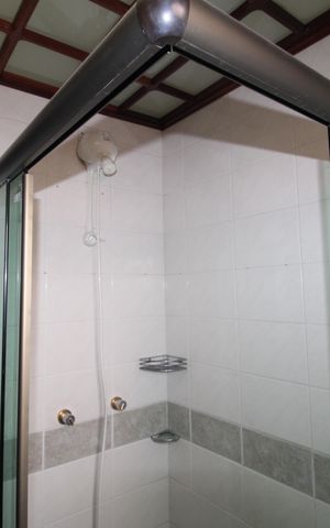 Casa à venda com 207m², 2 quartos e 3 vagasQuarto 2 - Banheiro