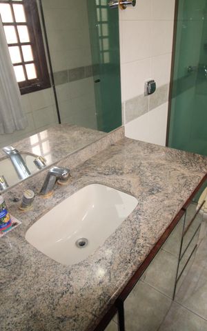 Casa à venda com 207m², 2 quartos e 3 vagasQuarto 1 - Banheiro