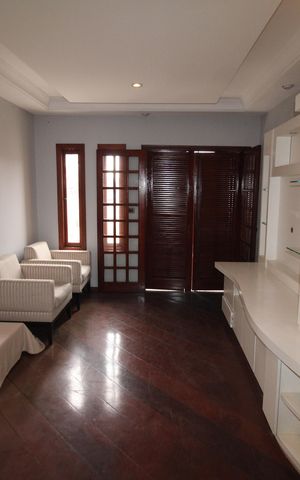 Casa à venda com 207m², 2 quartos e 3 vagasSala