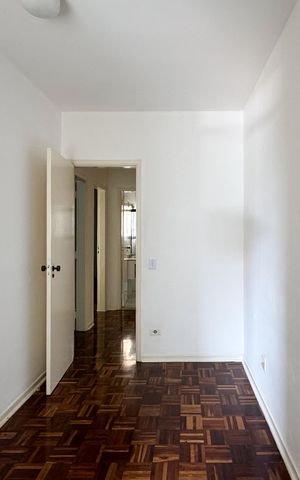 Apartamento à venda com 140m², 3 quartos e 2 vagas Apartamento à venda com 140m², 3 quartos e 2 vagasQuarto de Serviço