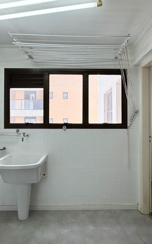 Apartamento à venda com 140m², 3 quartos e 2 vagas Apartamento à venda com 140m², 3 quartos e 2 vagasÁrea de Serviço