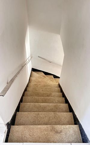Casa à venda com 70m², 3 quartos e 1 vaga Casa à venda com 70m², 3 quartos e 1 vagaEscada