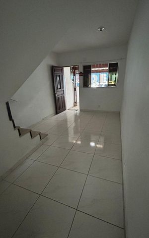 Casa à venda com 70m², 3 quartos e 1 vaga Casa à venda com 70m², 3 quartos e 1 vagaSala
