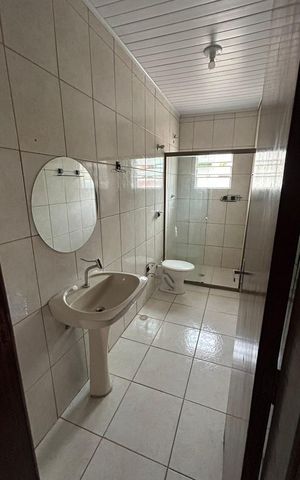 Casa à venda com 70m², 3 quartos e 1 vaga Casa à venda com 70m², 3 quartos e 1 vagaBanheiro
