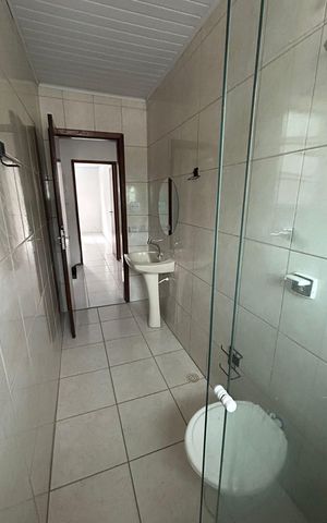 Casa à venda com 70m², 3 quartos e 1 vaga Casa à venda com 70m², 3 quartos e 1 vagaBanheiro