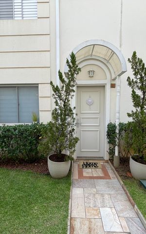 Casa à venda com 141m², 3 quartos e 2 vagas Casa à venda com 141m², 3 quartos e 2 vagasFachada da casa