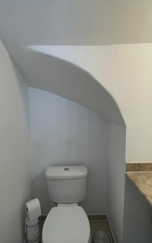 Casa à venda com 141m², 3 quartos e 2 vagas Casa à venda com 141m², 3 quartos e 2 vagasLavabo