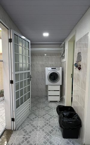 Casa à venda com 141m², 3 quartos e 2 vagas Casa à venda com 141m², 3 quartos e 2 vagasÁrea de Serviço