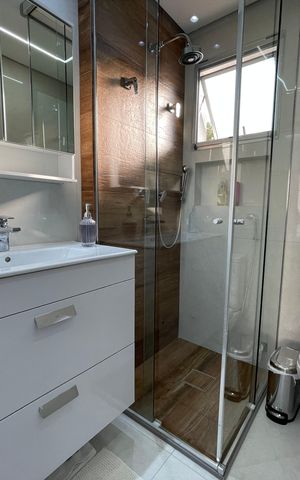 Casa à venda com 141m², 3 quartos e 2 vagas Casa à venda com 141m², 3 quartos e 2 vagasBanheiro da Suíte