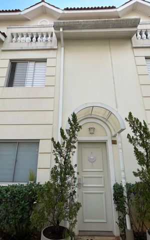 Casa à venda com 141m², 3 quartos e 2 vagas Casa à venda com 141m², 3 quartos e 2 vagasFachada da casa