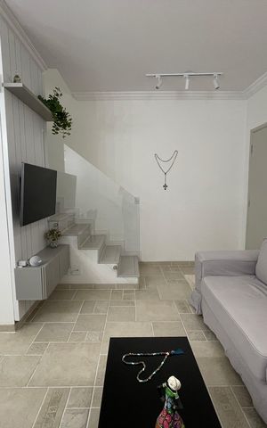 Casa à venda com 141m², 3 quartos e 2 vagas Casa à venda com 141m², 3 quartos e 2 vagasSala