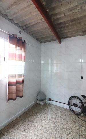 Casa à venda com 50m², 3 quartos e sem vagaÁrea de Serviço e Varanda 