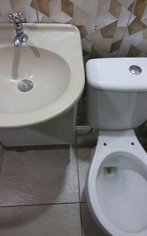Casa à venda com 50m², 3 quartos e sem vagaBanheiro Casa 2