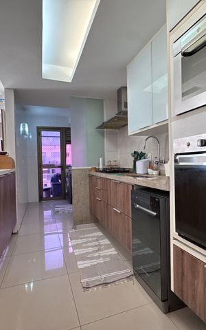 Apartamento à venda com 166m², 4 quartos e 2 vagasCozinha e Área de Serviço