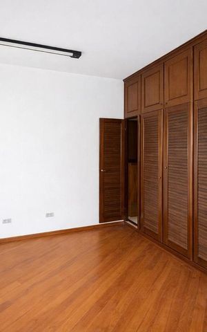 Casa para alugar com 325m², 3 quartos e 2 vagas Casa para alugar com 325m², 3 quartos e 2 vagasQuarto