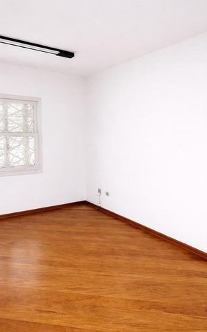 Casa para alugar com 325m², 3 quartos e 2 vagas Casa para alugar com 325m², 3 quartos e 2 vagasQuarto
