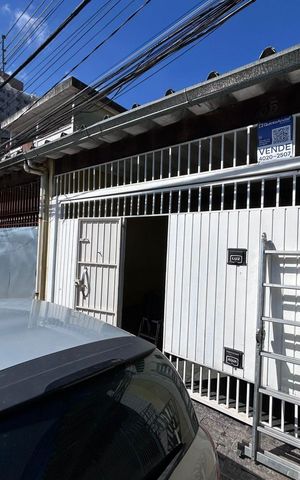 Casa à venda com 167m², 4 quartos e 2 vagas Casa à venda com 167m², 4 quartos e 2 vagasFachada