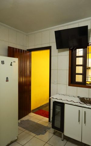Casa à venda com 167m², 4 quartos e 2 vagas Casa à venda com 167m², 4 quartos e 2 vagasCozinha