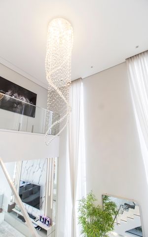 Casa de condomínio à venda com 381m², 5 quartos e 4 vagas Casa de condomínio à venda com 381m², 5 quartos e 4 vagasDetalhe Sala