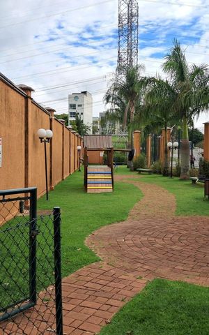 Casa de condomínio à venda com 381m², 5 quartos e 4 vagas Casa de condomínio à venda com 381m², 5 quartos e 4 vagasEspaço Pet