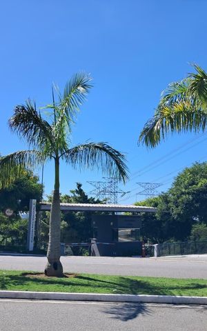 Casa de condomínio à venda com 381m², 5 quartos e 4 vagas Casa de condomínio à venda com 381m², 5 quartos e 4 vagasVista da Rua