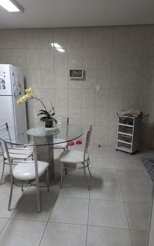 Casa à venda com 180m², 3 quartos e 2 vagas Casa à venda com 180m², 3 quartos e 2 vagasCozinha