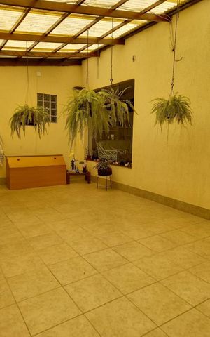 Casa à venda com 180m², 3 quartos e 2 vagas Casa à venda com 180m², 3 quartos e 2 vagasÁrea externa