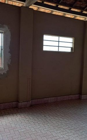 Casa à venda com 180m², 3 quartos e 2 vagas Casa à venda com 180m², 3 quartos e 2 vagasÁrea externa