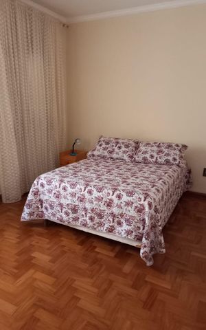 Casa à venda com 180m², 3 quartos e 2 vagas Casa à venda com 180m², 3 quartos e 2 vagasQuarto