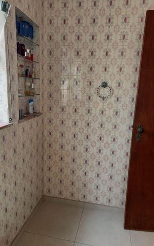 Casa à venda com 180m², 3 quartos e 2 vagas Casa à venda com 180m², 3 quartos e 2 vagasBanheiro