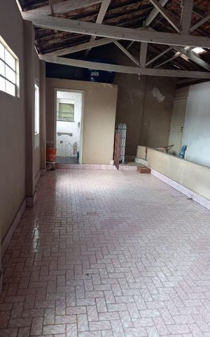 Casa à venda com 180m², 3 quartos e 2 vagas Casa à venda com 180m², 3 quartos e 2 vagasÁrea externa