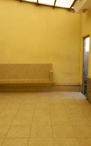 Casa à venda com 180m², 3 quartos e 2 vagas Casa à venda com 180m², 3 quartos e 2 vagasÁrea externa