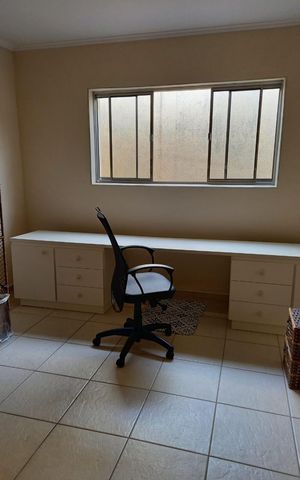 Casa à venda com 180m², 3 quartos e 2 vagas Casa à venda com 180m², 3 quartos e 2 vagasQuarto