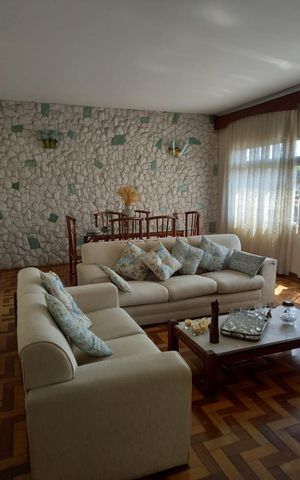 Casa à venda com 180m², 3 quartos e 2 vagas Casa à venda com 180m², 3 quartos e 2 vagasSala