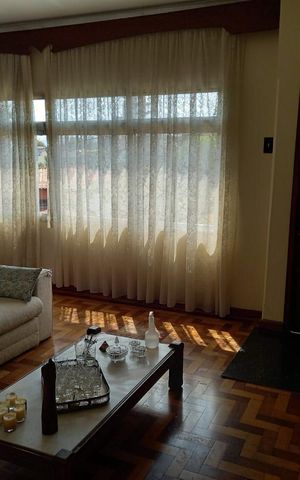 Casa à venda com 180m², 3 quartos e 2 vagas Casa à venda com 180m², 3 quartos e 2 vagasSala