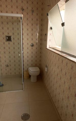 Casa à venda com 180m², 3 quartos e 2 vagas Casa à venda com 180m², 3 quartos e 2 vagasBanheiro