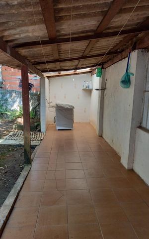 Casa à venda com 180m², 3 quartos e 2 vagas Casa à venda com 180m², 3 quartos e 2 vagasÁrea externa